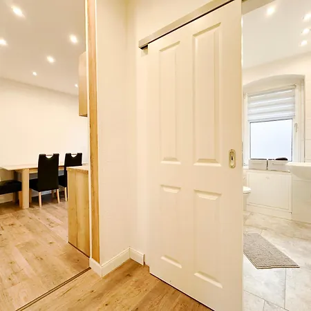 アパート Ferienwohnung1 グリンマ